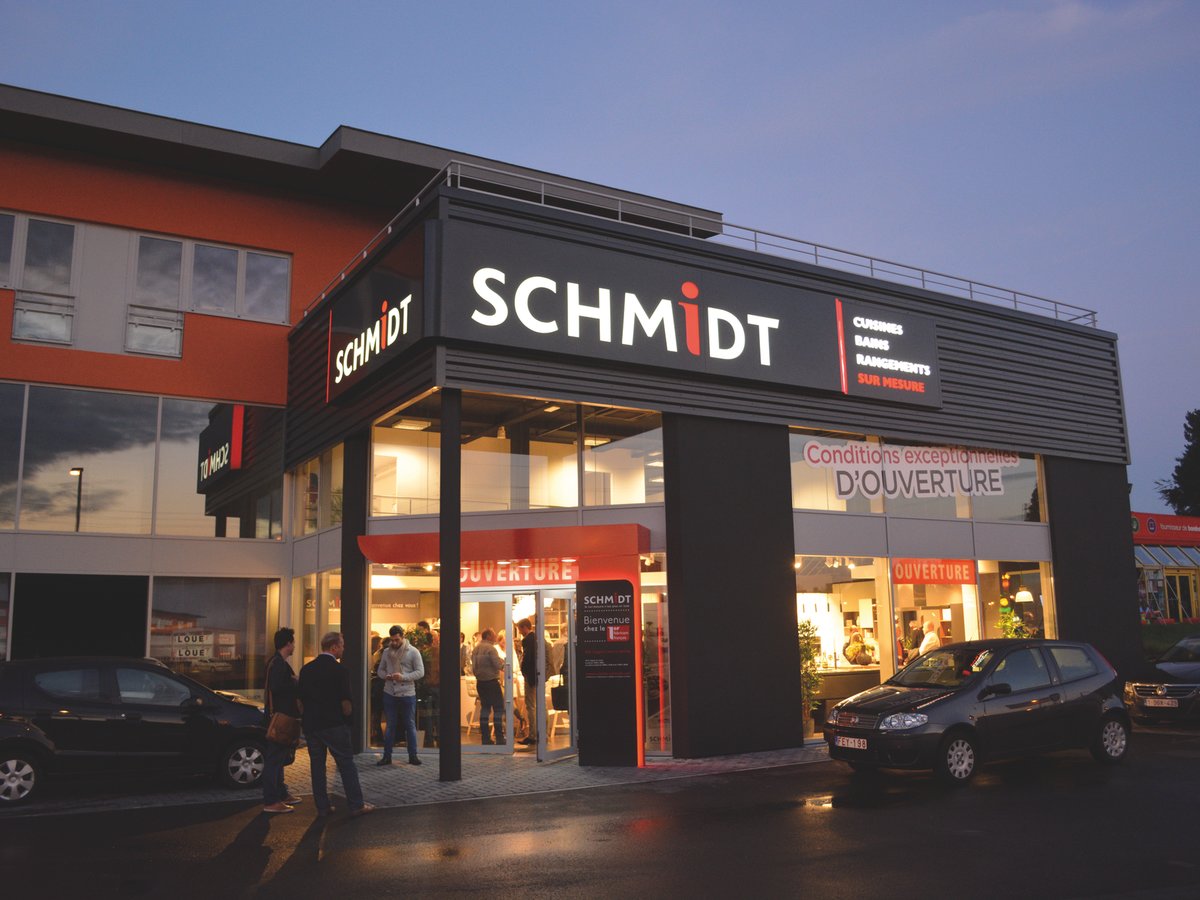 Vue de la devanture du magasin Schmidt de Boncelles en Belgique.