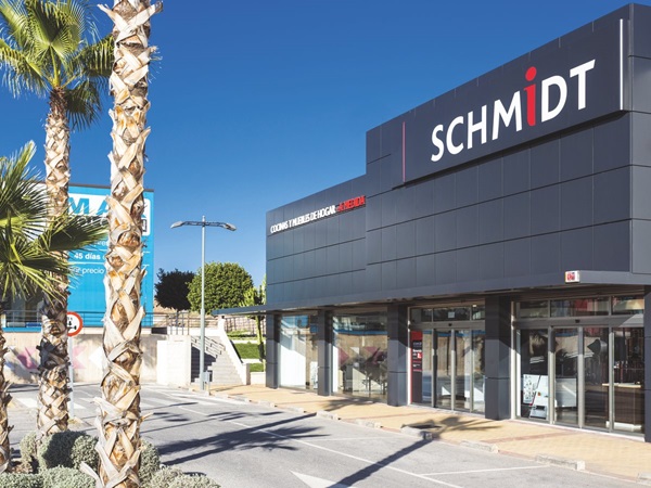 Vue de la devanture du magasin Schmidt de Murcia en Espagne.